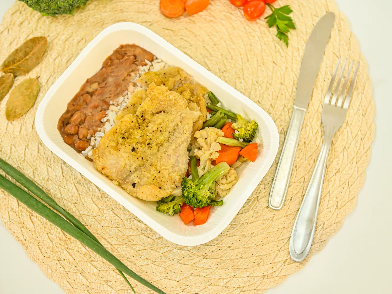 Filé de peixe com arroz, feijão e legumes — linha Peixes da Light Food Way